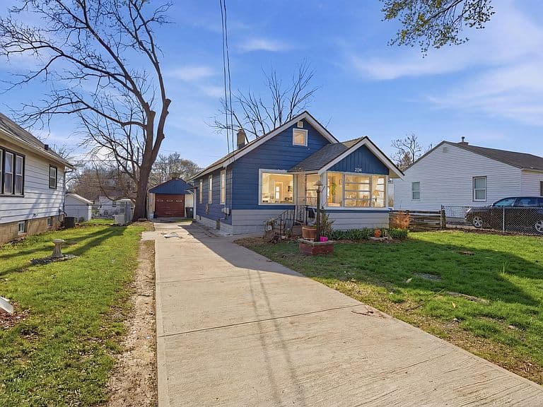 Listing photo 2