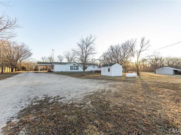 Listing photo 5