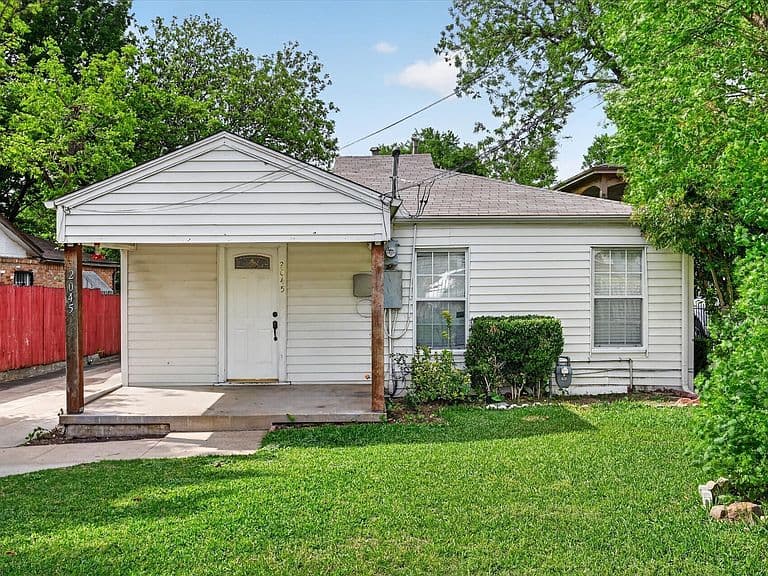 Listing photo 2