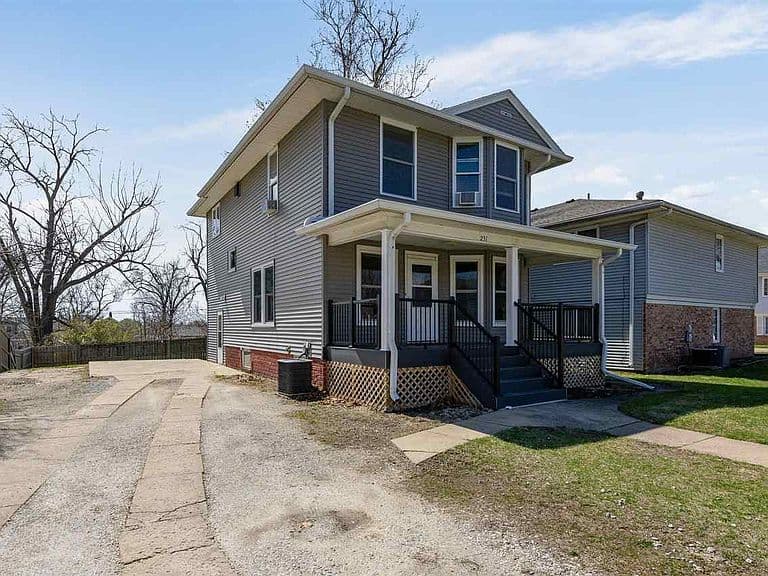 Listing photo 2