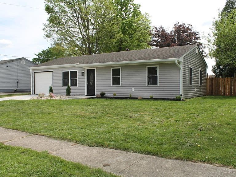 Listing photo 2