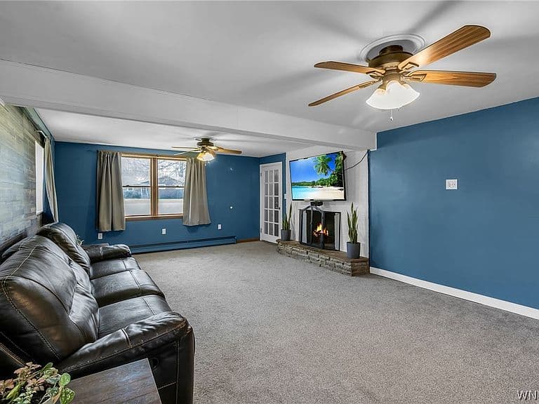 Listing photo 3