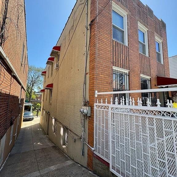 Listing photo 3