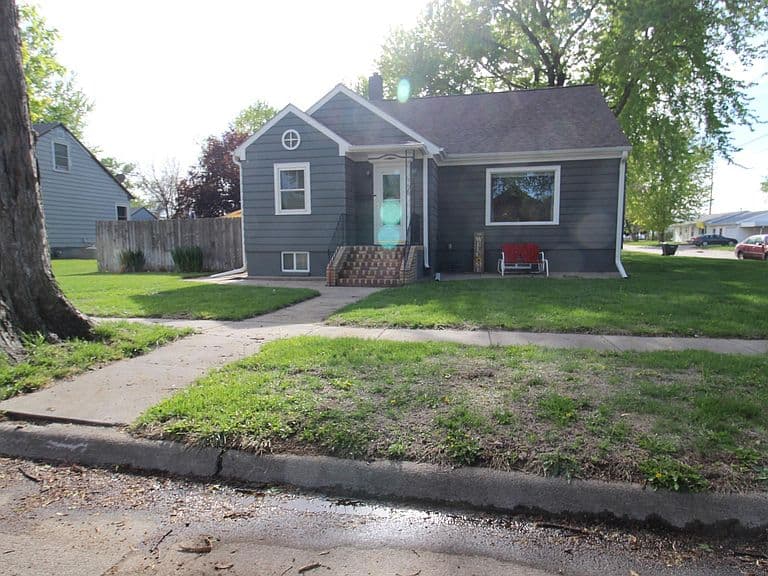Listing photo 2