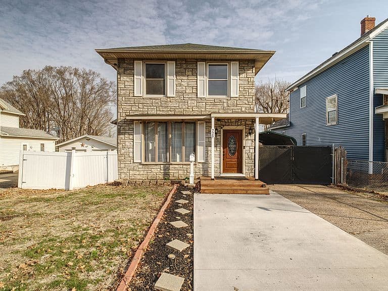 Listing photo 2