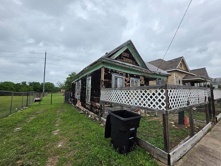 Listing photo 5