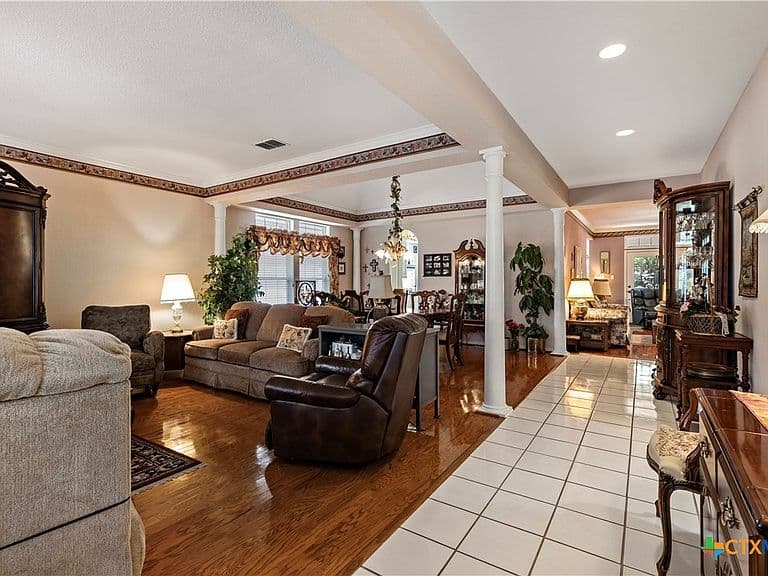 Listing photo 5