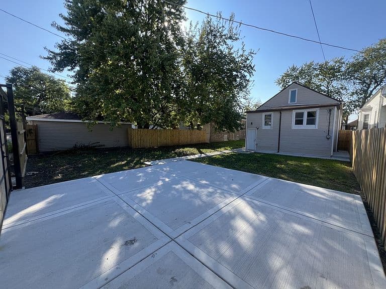 Listing photo 5