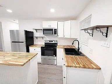 Listing photo 2