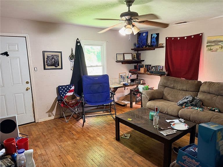 Listing photo 5
