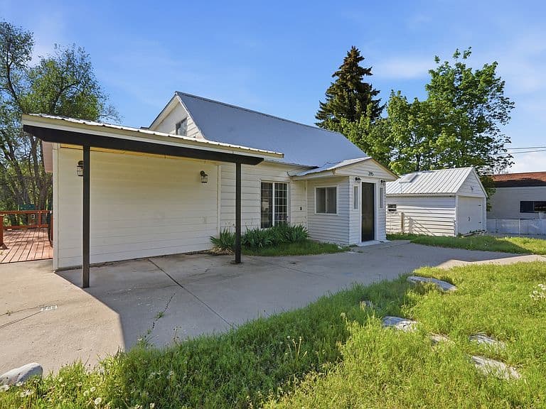 Listing photo 2