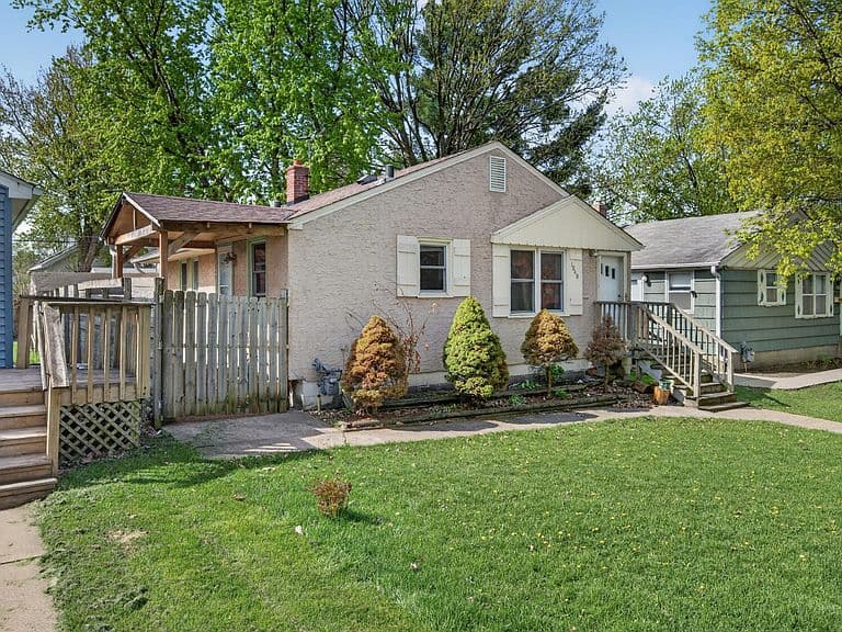 Listing photo 2