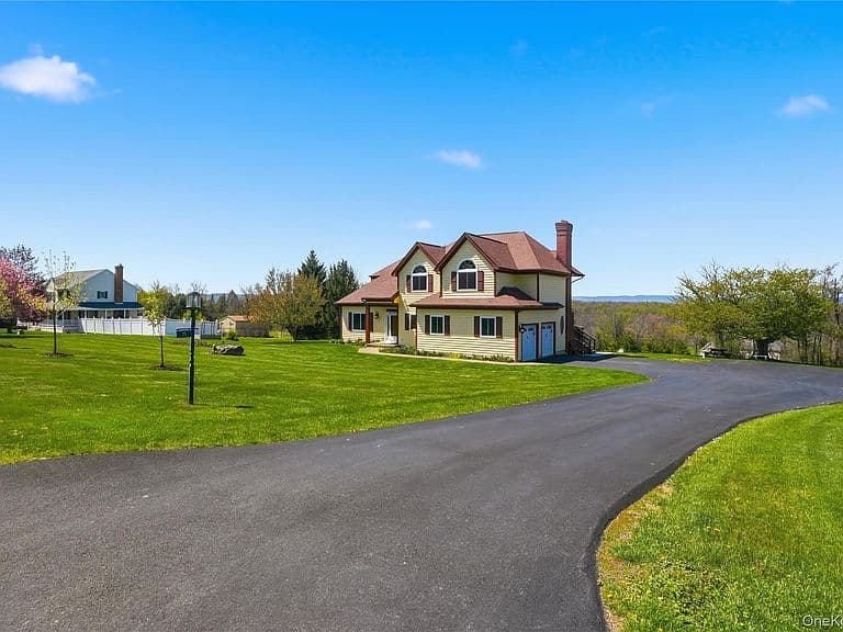 Listing photo 5