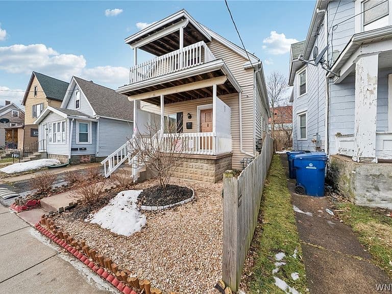 Listing photo 2