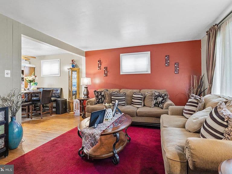 Listing photo 3