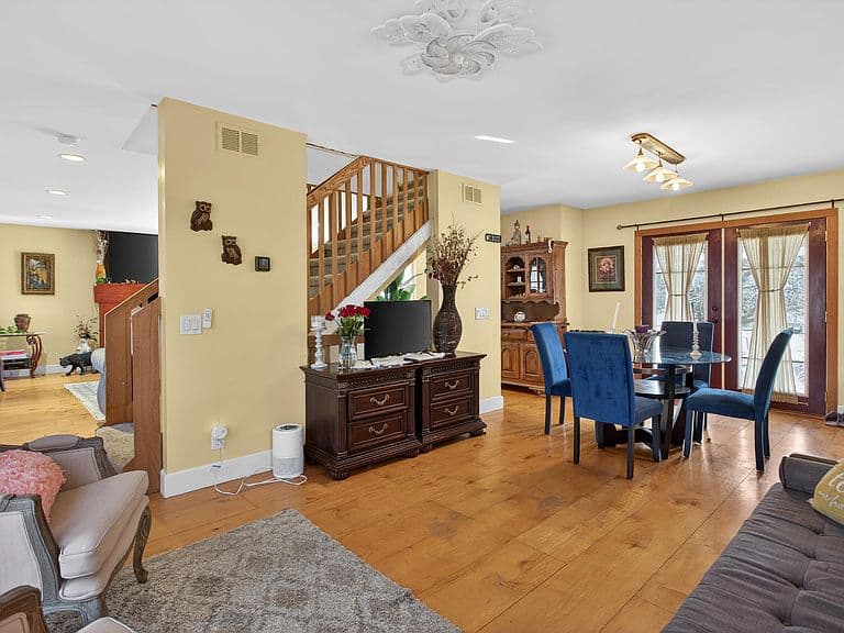 Listing photo 3