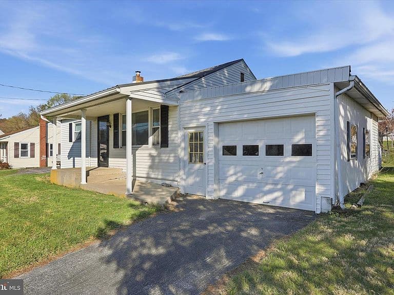 Listing photo 3