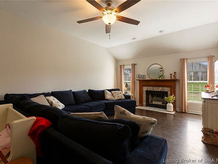 Listing photo 4