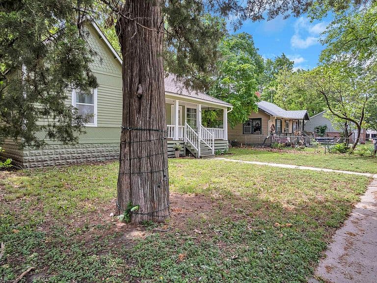 Listing photo 3