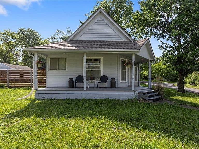 Listing photo 2