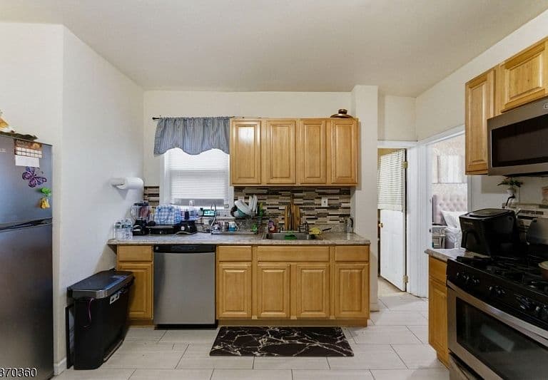 Listing photo 5
