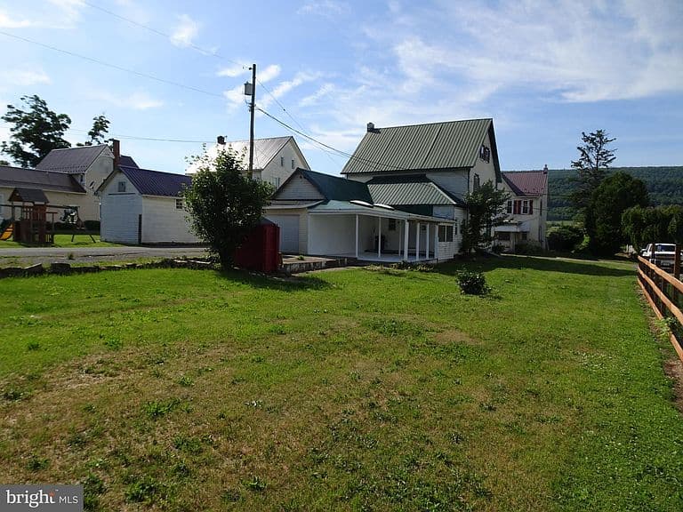 Listing photo 2