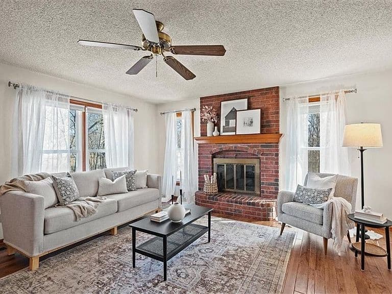 Listing photo 4