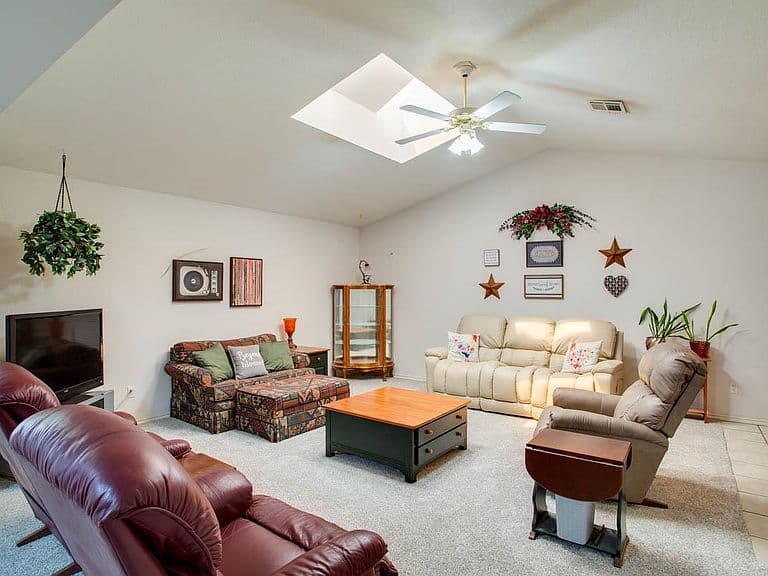 Listing photo 5