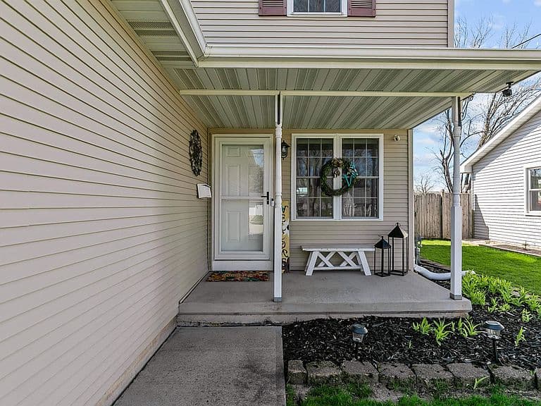 Listing photo 2