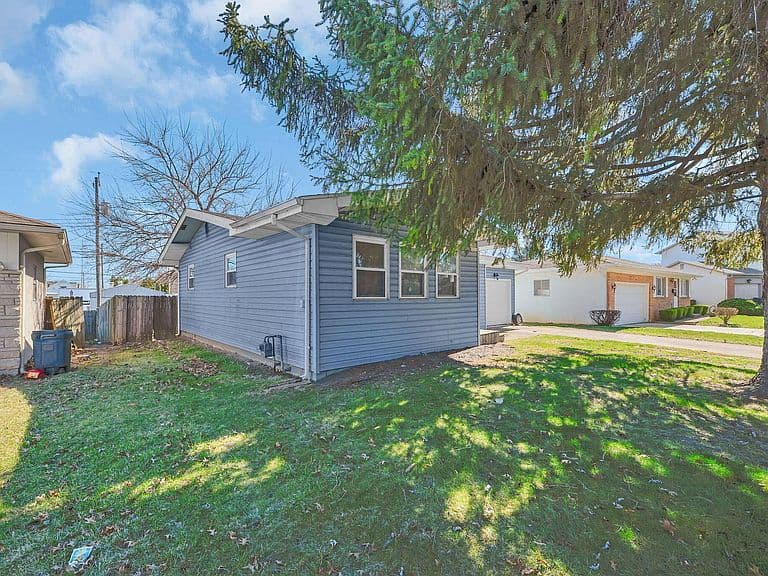 Listing photo 3