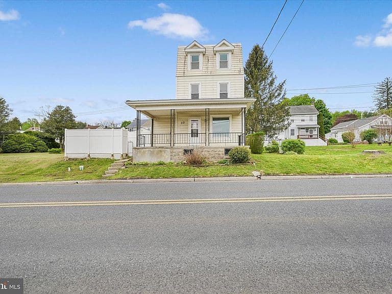 Listing photo 2