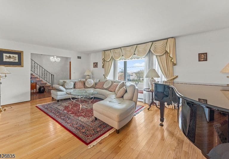 Listing photo 4