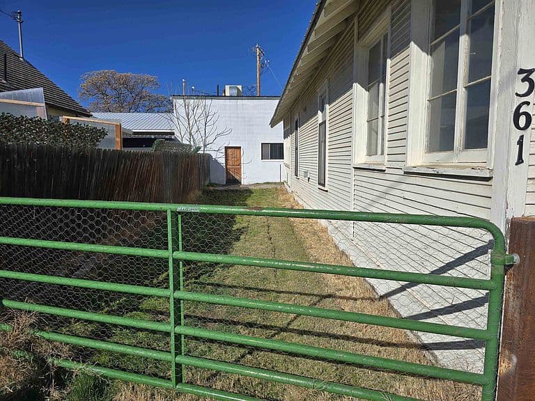 Listing photo 3