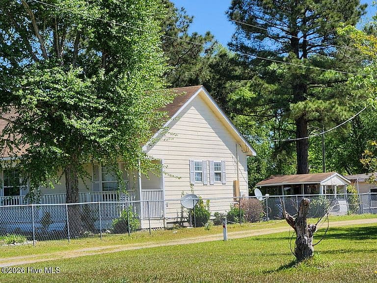 Listing photo 4