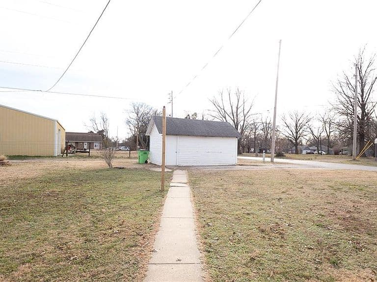 Listing photo 4