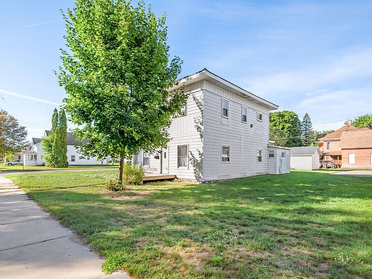 Listing photo 4