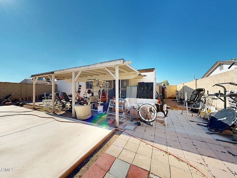 Listing photo 3