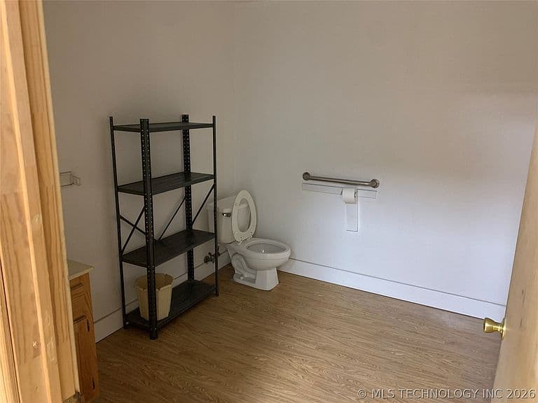 Listing photo 5