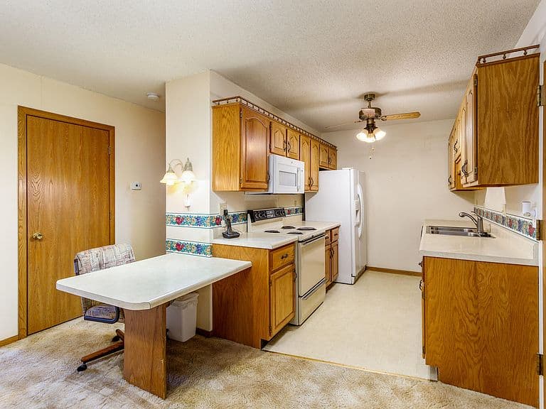 Listing photo 3