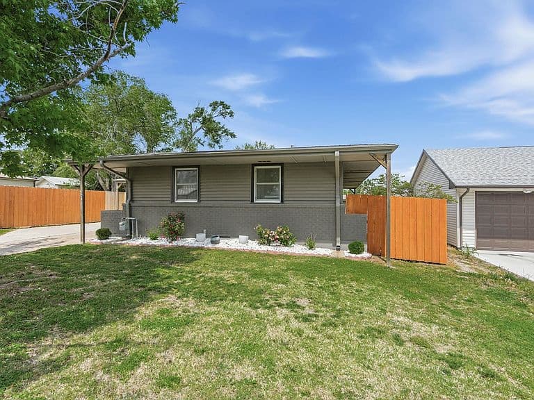 Listing photo 5