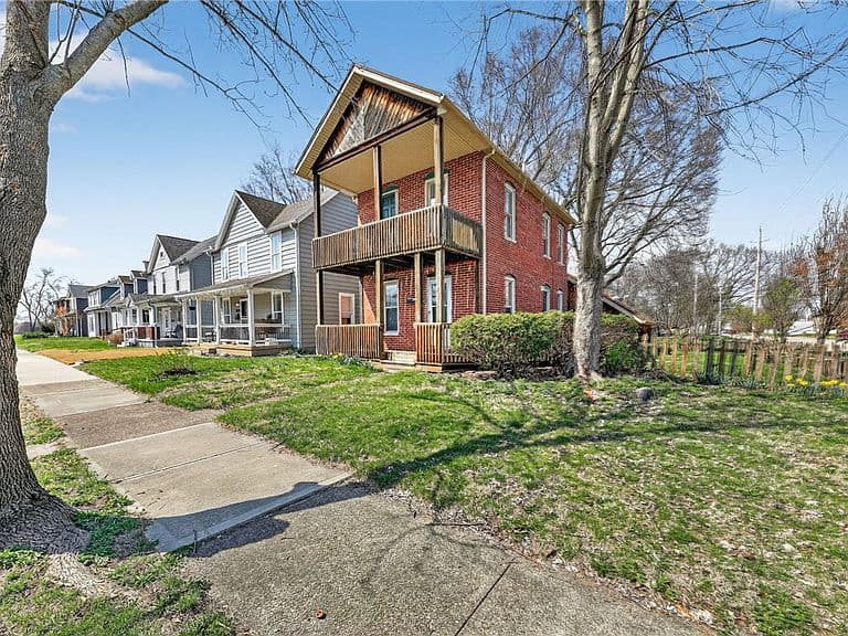 Listing photo 2