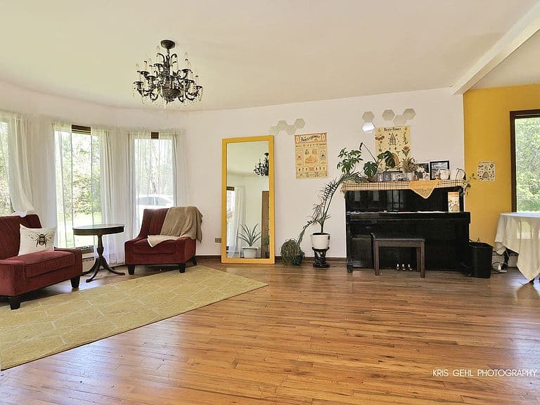 Listing photo 5