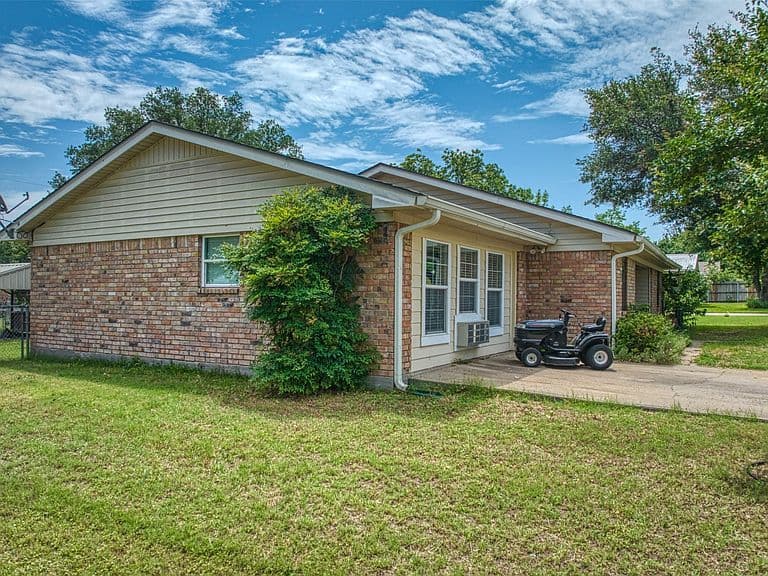 Listing photo 3