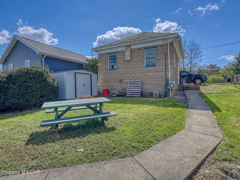 Listing photo 4