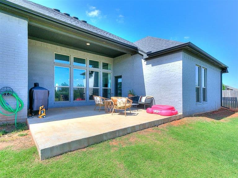 Listing photo 5