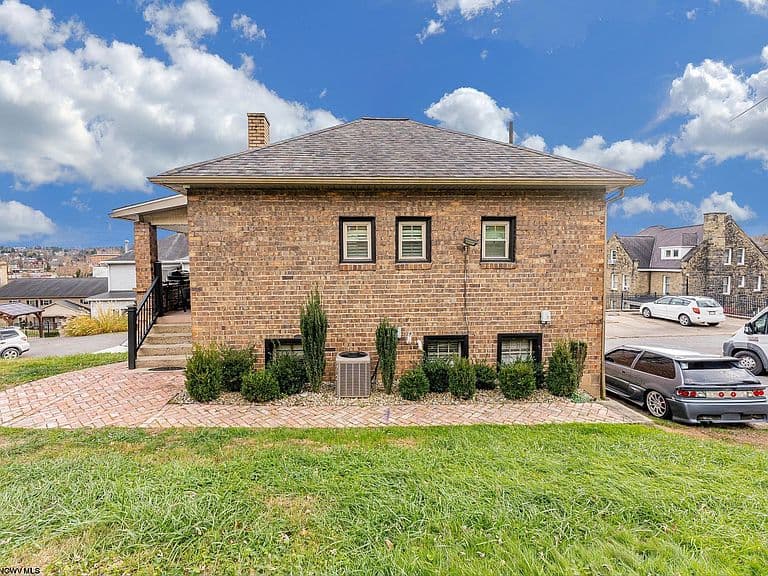 Listing photo 5