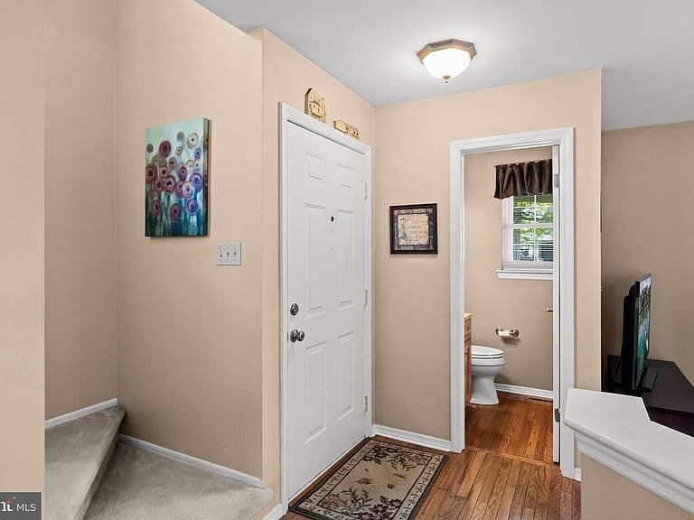 Listing photo 5