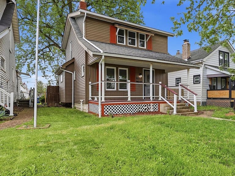 Listing photo 2