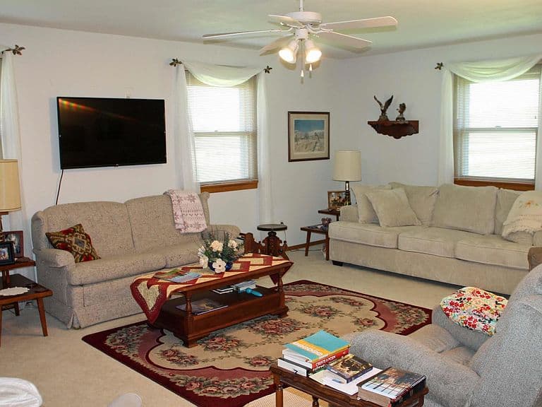 Listing photo 3