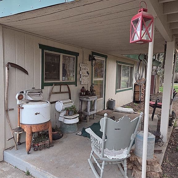 Listing photo 2